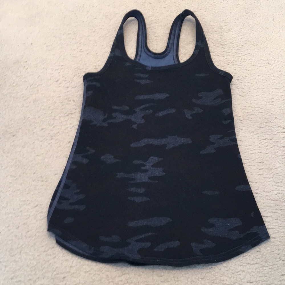 Lululemon blue camo tank. No size indicator 2/4